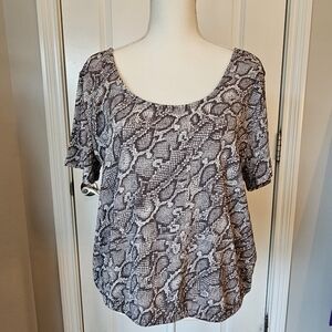 Snakeskins Short Sleeve Top Size OX
